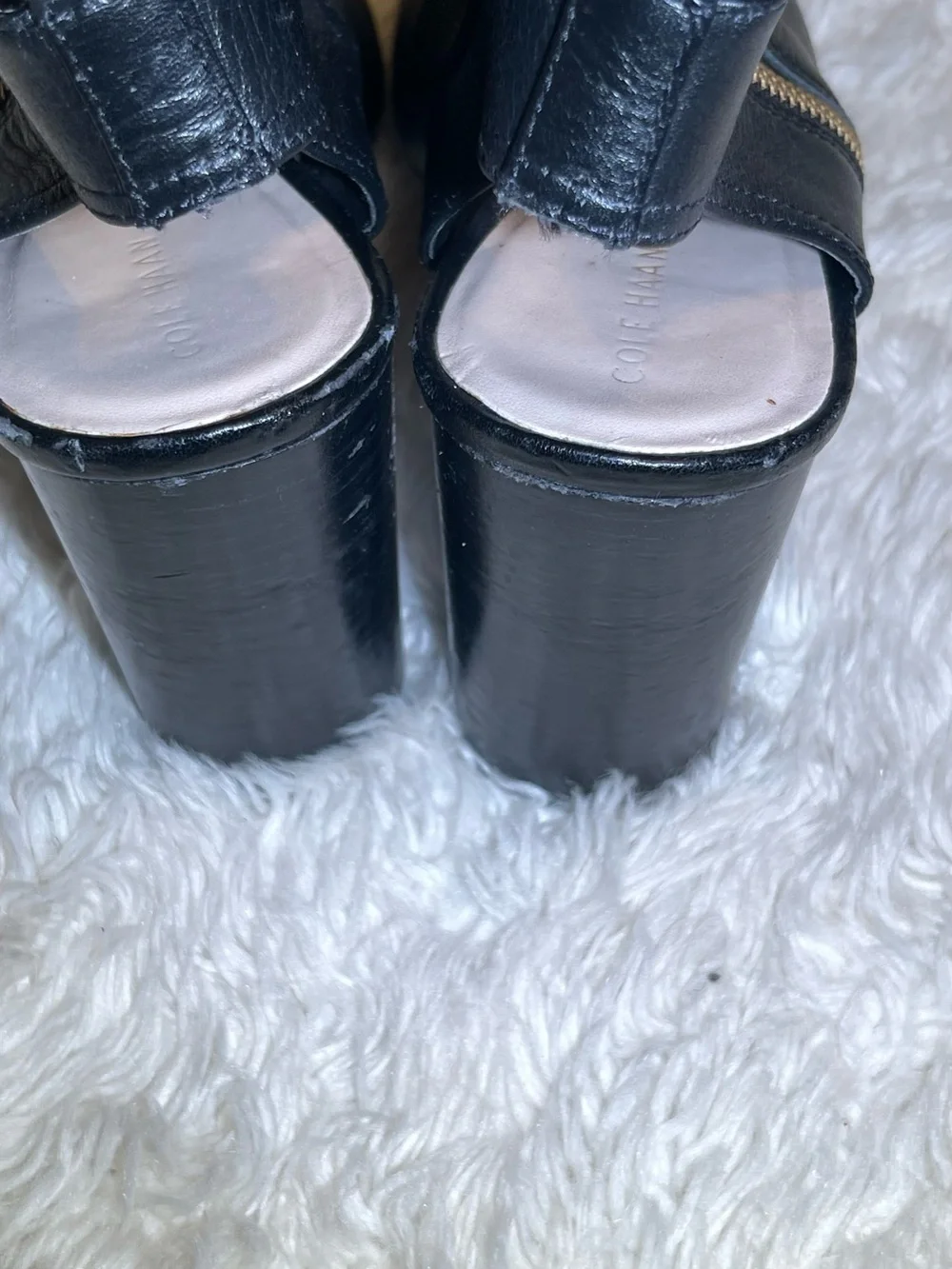 Cole haan women’s Black Open-Toe Leather Sandals size 8